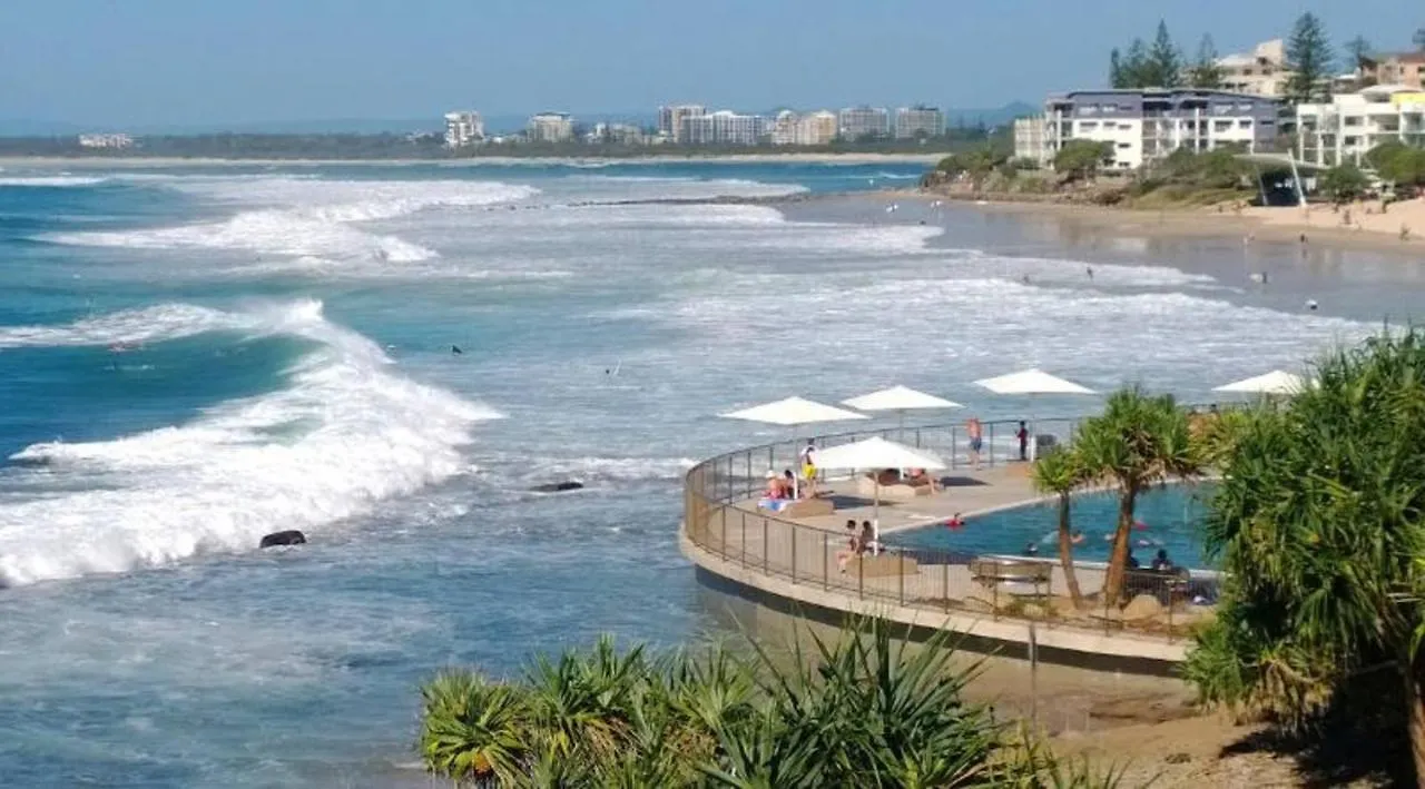 Family, Romance, Fun On Kings Beach Caloundra Australie
