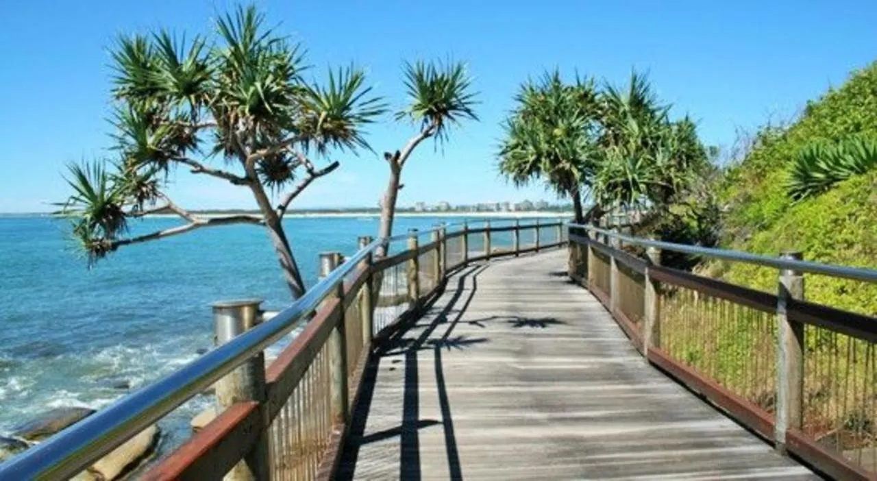 Family, Romance, Fun On Kings Beach Caloundra 0*,  Australie